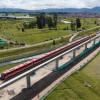 Foto del inicio de pruebas de trenes del Metro de Bogotá sobre el viaducto.
