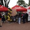 Foto de bogotanos y bogotanas en una Feria de Empleo en Bogotá.