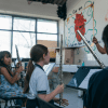 Foto de niños tocando instrumentos musicales 