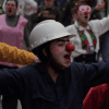 Foto de una persona disfrazada de payaso en una actividad cultural en Bogotá.