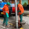 Foto que muestra trabajadores del Acueducto de Bogotá