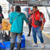 Operativo de control a ventas informales en TransMilenio en Bogotá.