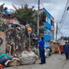 Foto de funcionarios del Distrito en operativo de limpieza