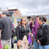 Imagen de varias mujeres reunidas y hablando