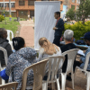 Imagen de personas reunidas en un parque