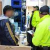 Policías de la SIJIN en allanamiento a embotelladora clandestina en Bosa.