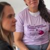 Secretaria Laura Tami con mujer migrante.