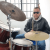 Imagen de Erick tocando batería