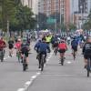 Foto de bogotanos y bogotanas participando en una de las jornadas de la Ciclovía de Bogotá.