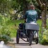 funcionario del Jardín Botánico en ruta de recolección de residuos
