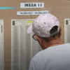 Imagen de un señor buscando su mesa de votación