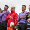Equipo de fútbol cantando el himno nacional 