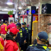 Foto de funcionarios del Distrito en operativo de seguridad en Los Mártires, centro de Bogotá.