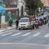 Foto que muestra vehículos circulando por calles de Bogotá.