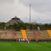 Foto que muestra el estadio de Techo y deportistas