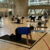 Imagen de varias personas participando en los espacios de yoga del CEFE Chapinero