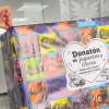 Foto de una caja de regalo que innvita a las personas a donar juguetes y libros