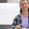 Foto de Carmen Jiménez, mujer vendedora informal en Bogotá, que termina su bachillerato.