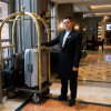 Foto de un hombre en hotel en Bogotá.