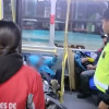 Foto de controles a transporte de cargas sobredimensionadas en TransMilenio.