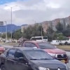 Foto de vehículos circulando en la autopista Sur en Bogotá.