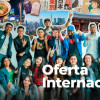 Foto de un grupo de jóvenes y adultos en una calle en Bogotá.