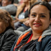 Foto de dos mujeres en una jornada de capacitación de comerciantes en Bogotá-