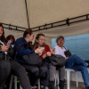 Foto de bogotanos y bogotanas accediendo a servicios de la Unidad Móvil de la Agencia Distrital de Empleo.