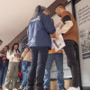Foto de bogotanos y bogotanas accediendo a la sede de la Agencia Distrital de Empleo en Bogotá.