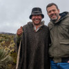 Alcalde Carlos Fernando Galán junto a Ángel Gómez en páramo de Sumapaz entre frailejones