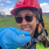 Foto de Natalia, bióloga que protege la fauna que habita en las zonas de influencia de la obra del Metro de Bogotá