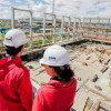 Funcionarios del IDRD viendo los avances de la obra 