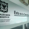 Aviso en el que se lee: "Alcaldía Mayor de Bogotá. Secretaría de Seguridad, Convivencia y Justicia. Esta es tu Casa de Justicia".
