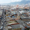 Foto pánoramica de Bogotá que muestra edificios y calles 