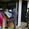 Entidades durante allanamiento a litografía en el barrio Restrepo.