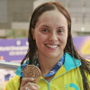 Paula Aguirre sostiene medalla de oro del Natación con Aletas en Corea del Sur