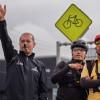 Personal del IDRD orienta ciclistas durante jornada sin Ciclovía por proceso electoral en Bogotá