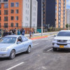 Foto de dos carros en la avenida Laureano Gómez.
