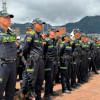 Policías formados afuera del estadio El Campín.