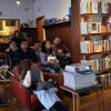 Imagen de varias personas tomando las clases.
