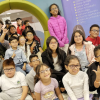 Imagen de niños y niñas con las gafas puestas