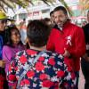 Alcalde Galán conversando con la comunidad en la localidad de Engativá. 