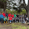 Foto de funcionarios del Districo con estudiantes del colegio José Félix Restrepo.