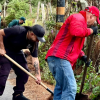 Foto de funcionarios del Distrito en operativo de limpieza