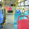 Foto del interior de un bus de TransMilenio. 