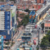 Foto aérea del viaducto del Metro de Bogotá en la avenida Caracas, centro de Bogotá.