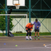 Imagen de una persona patinando en un parque
