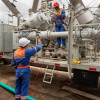 Imagen de un técnico de Enel Colombia realizando labora de mantenimiento.