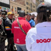Foto de gestores de diálogo acompañando marchas en las calles de Bogotá.