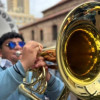 Foto de del Gran Desfile de Bandas de Marcha 2026 en el Parque Santander en Bogotá.